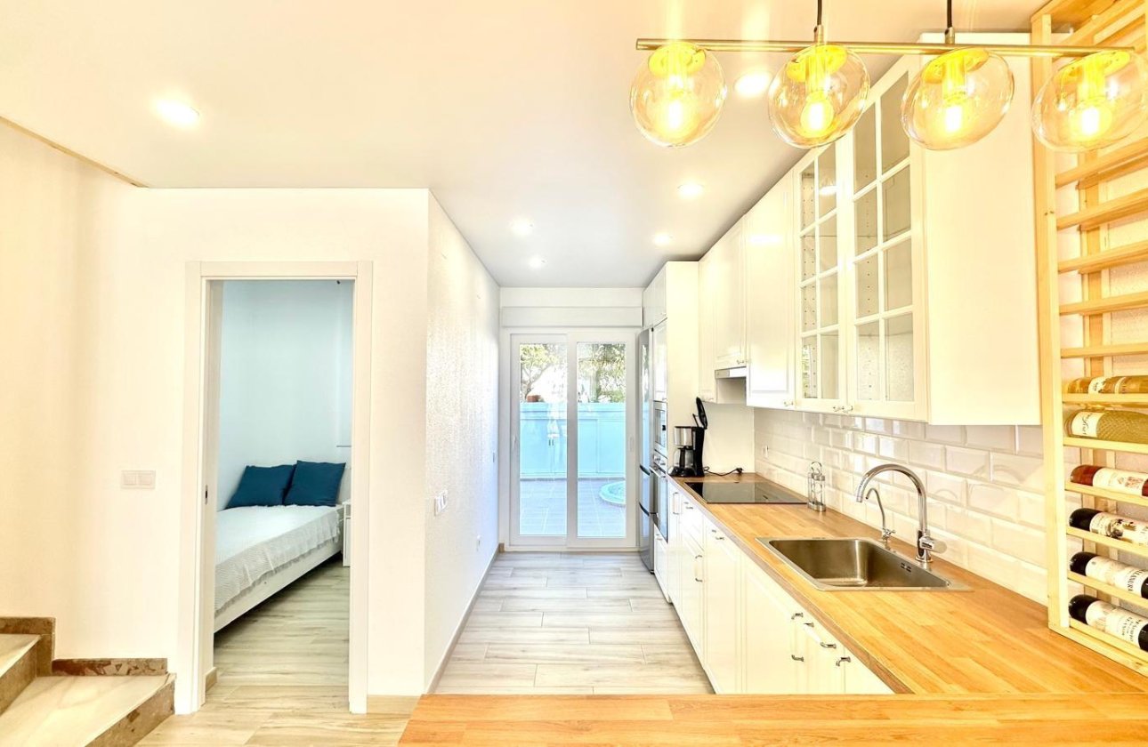 Resale - Town House -
Torrevieja - Estacion De Autobuses