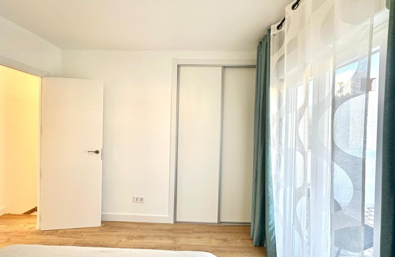 Resale - Town House -
Torrevieja - Estacion De Autobuses