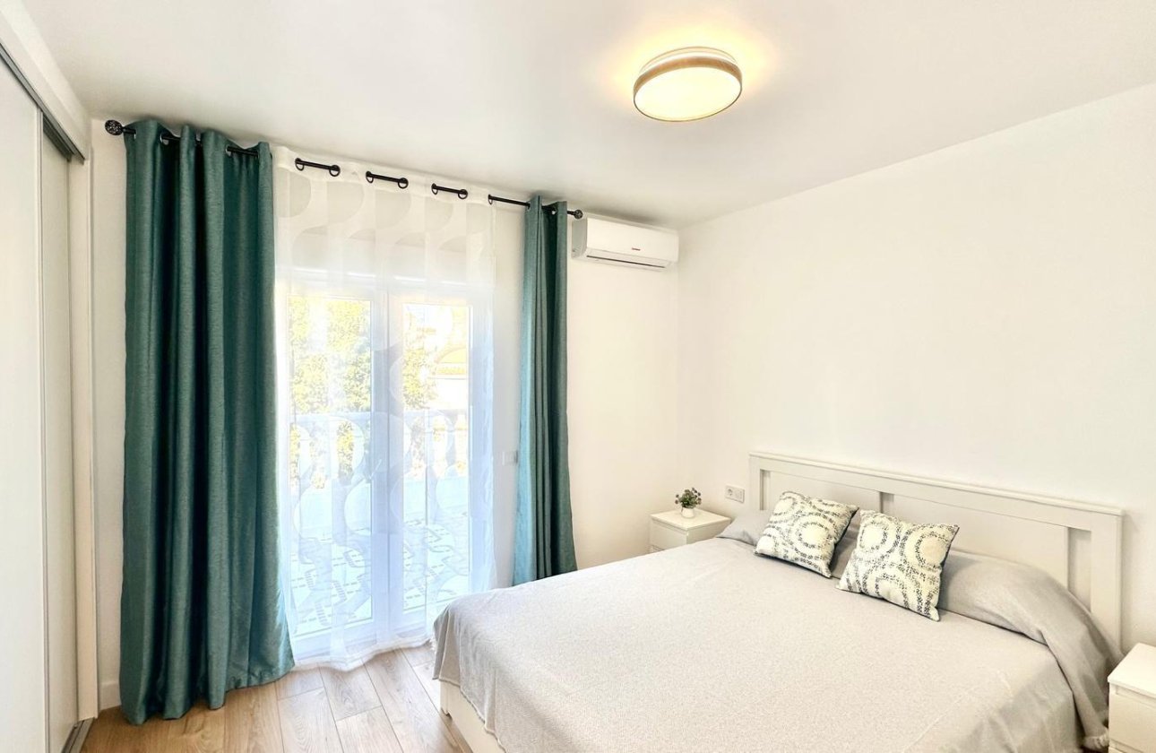 Resale - Town House -
Torrevieja - Estacion De Autobuses