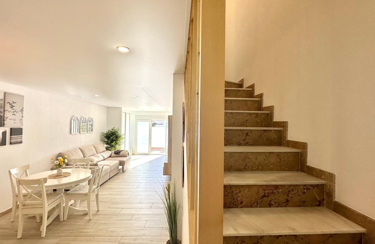 Resale - Town House -
Torrevieja - Estacion De Autobuses