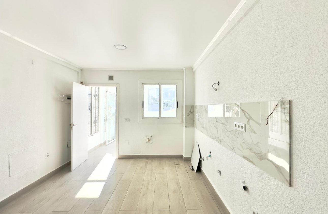 Resale - Town House -
Torrevieja - La Mata