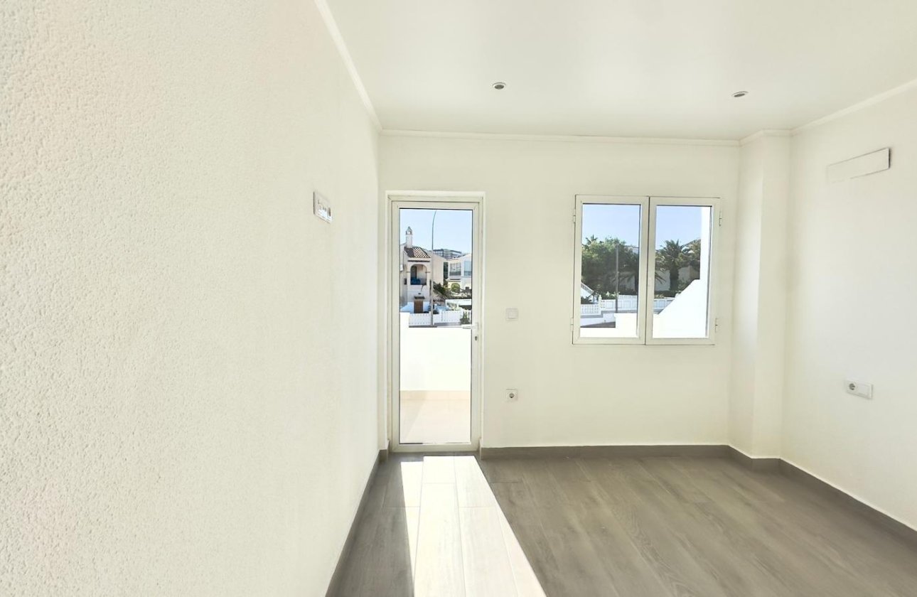 Resale - Town House -
Torrevieja - La Mata