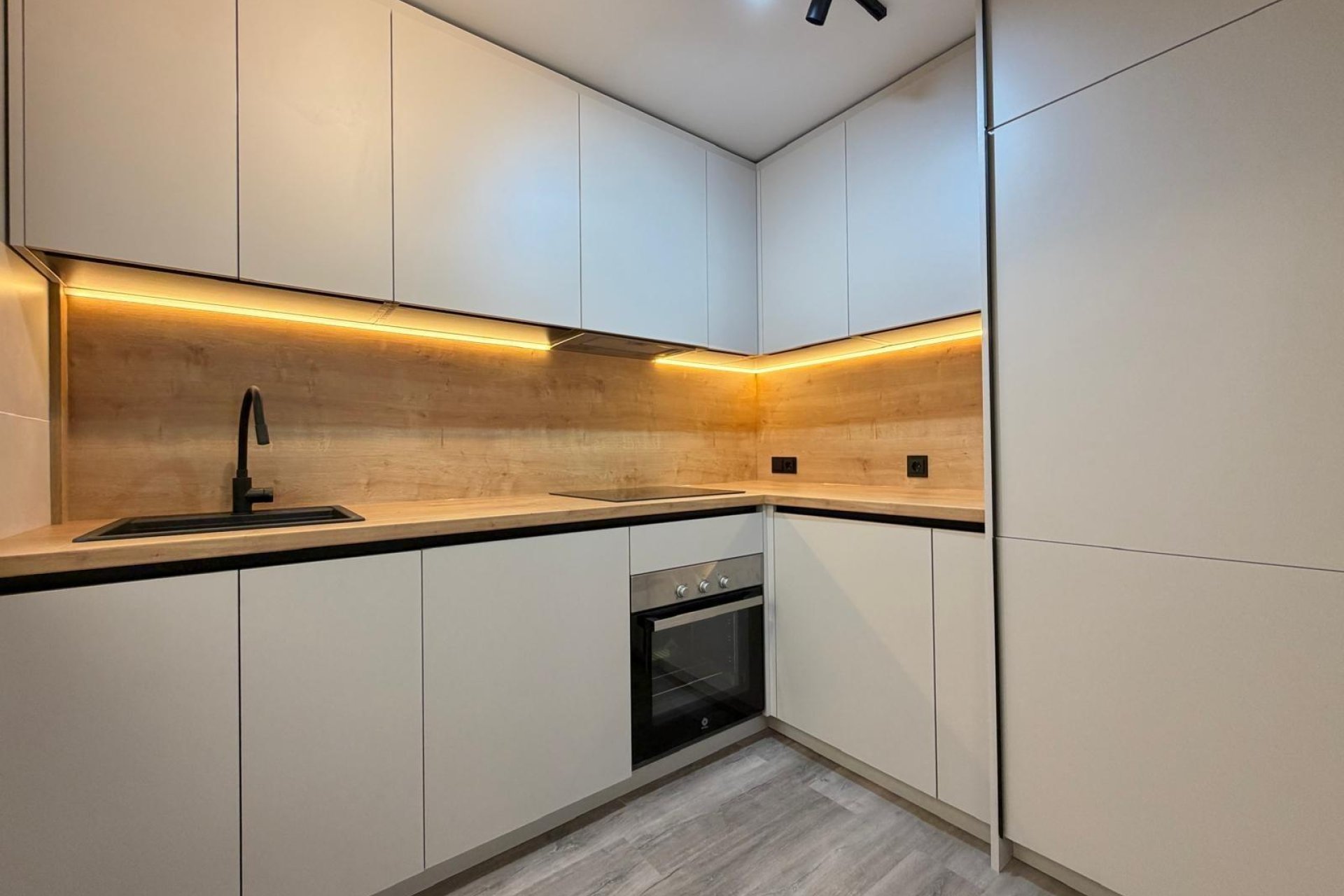 Resale - Town House -
Torrevieja - Miramar - Torre Del Moro