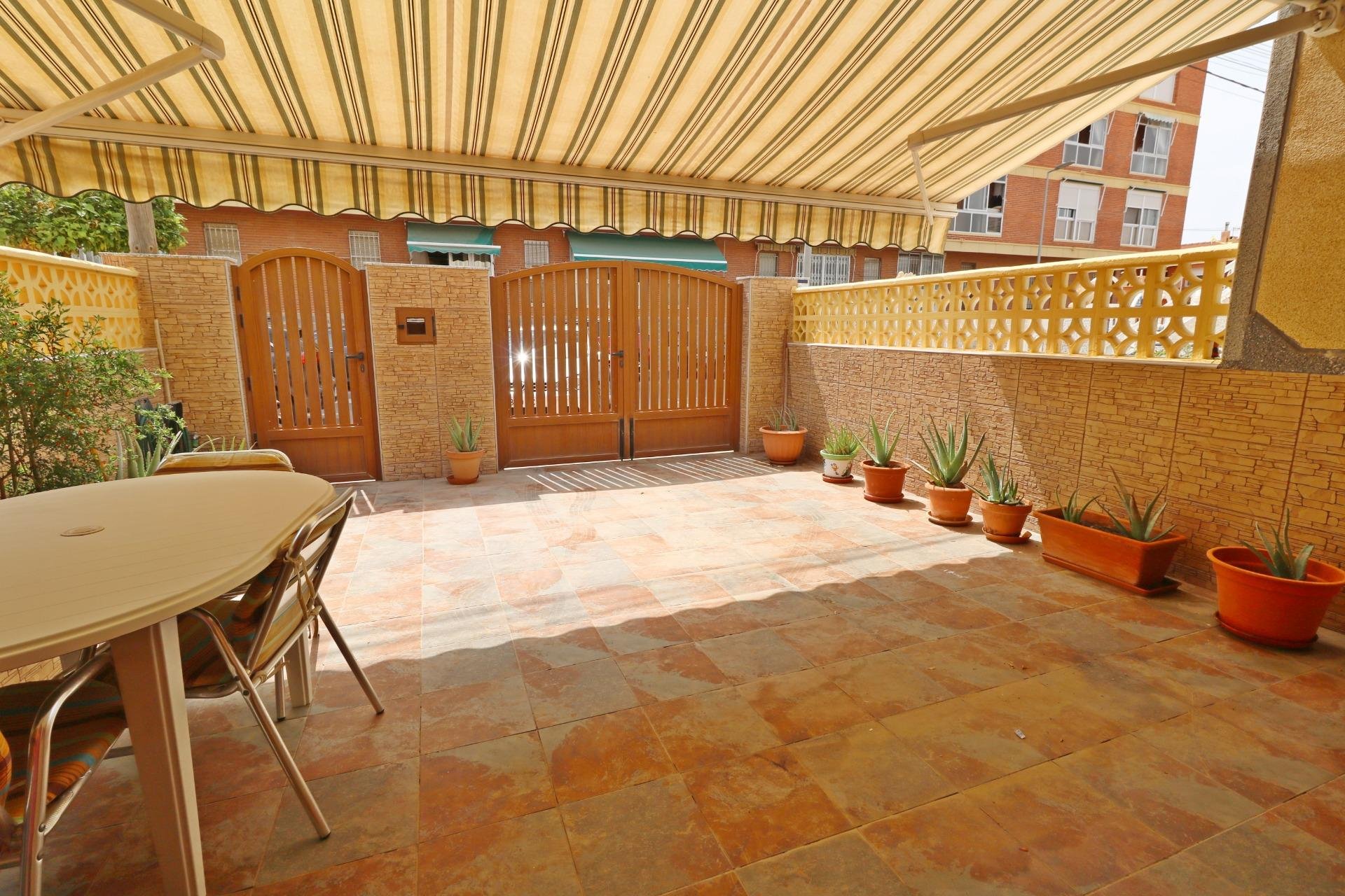 Resale - Town House -
Torrevieja - Playa De Los Naufragos