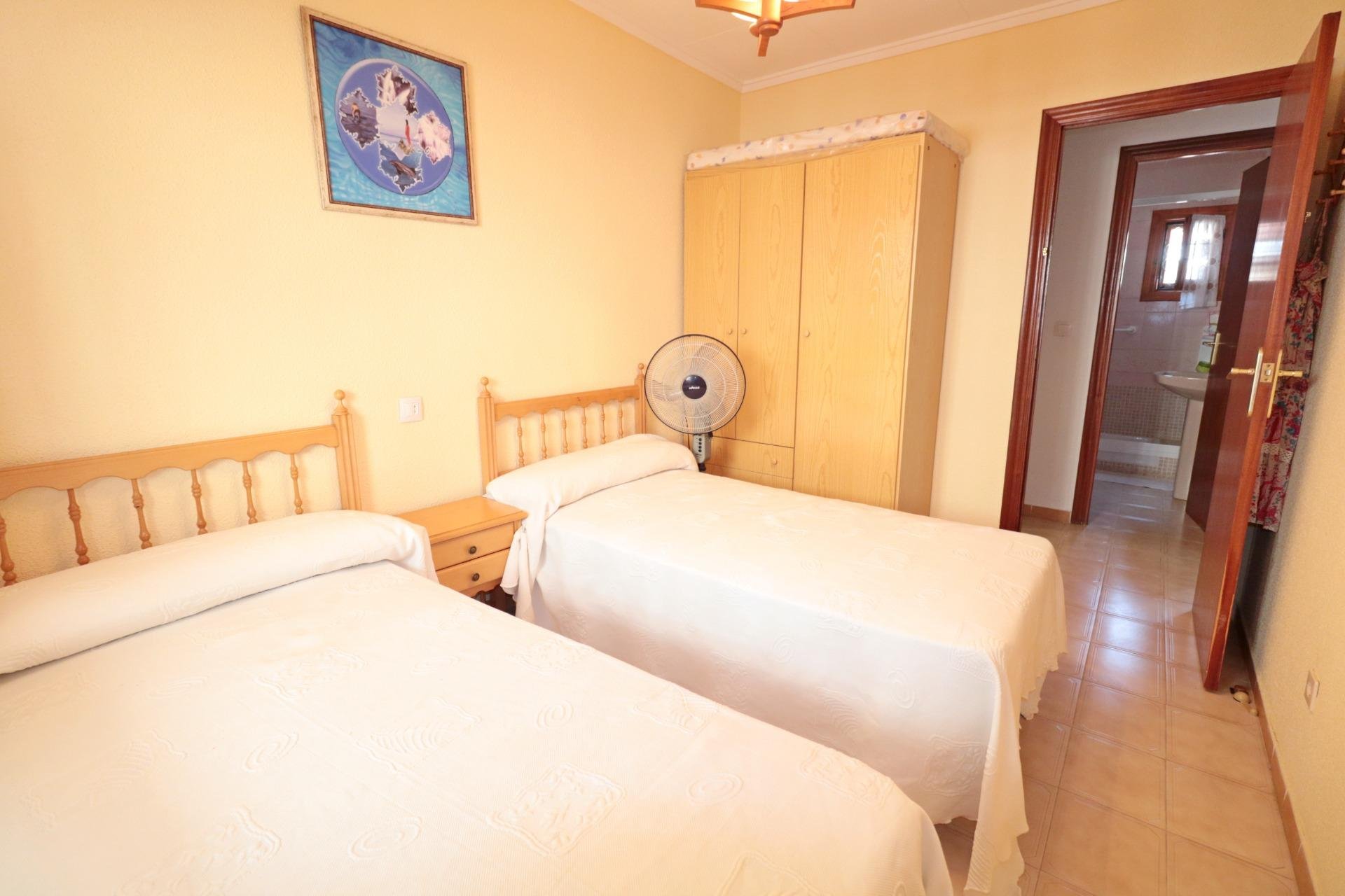 Resale - Town House -
Torrevieja - Playa De Los Naufragos
