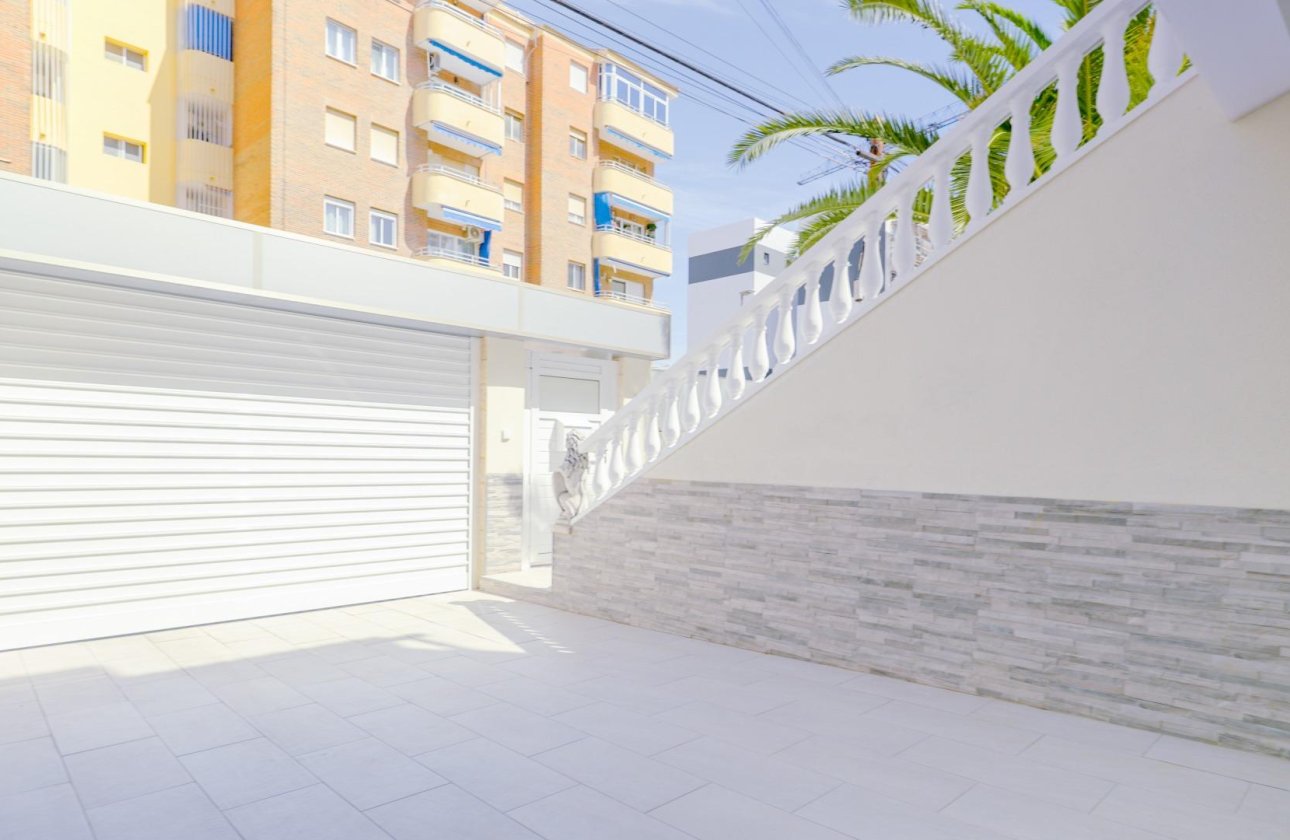 Resale - Town House -
Torrevieja - Punta Prima