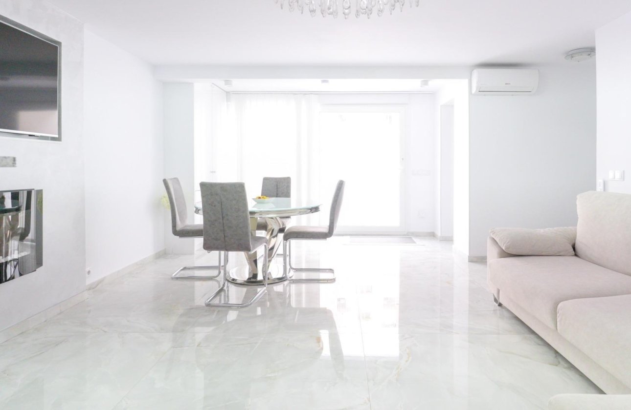 Resale - Town House -
Torrevieja - Punta Prima