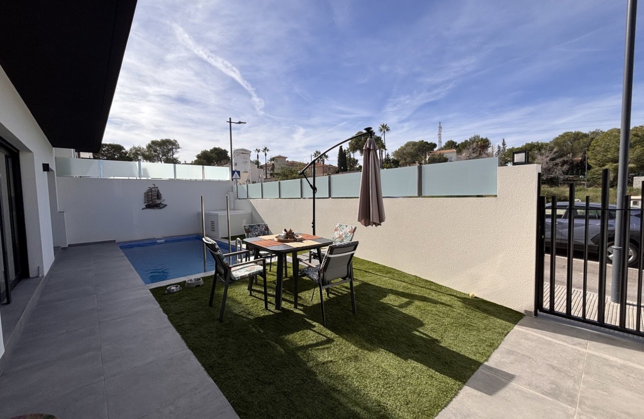 Resale - Town House -
Villamartin - Costa Blanca