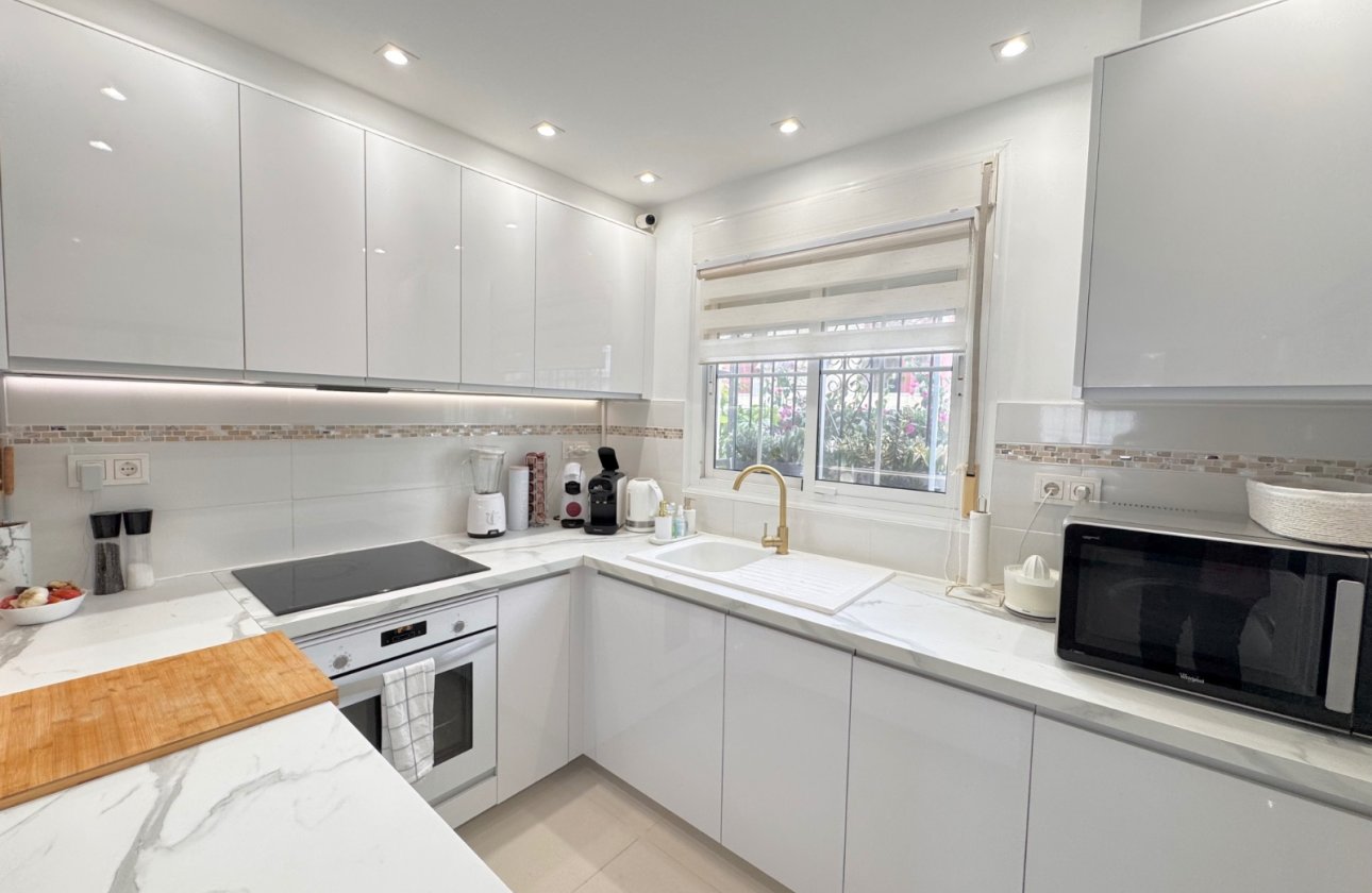 Resale - Villa -
Algorfa