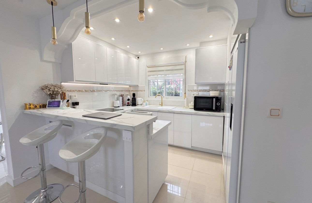 Resale - Villa -
Algorfa