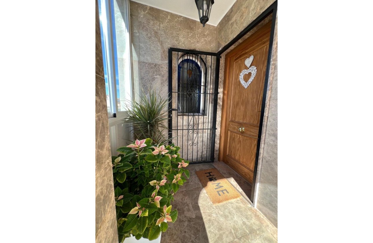 Resale - Villa -
Algorfa