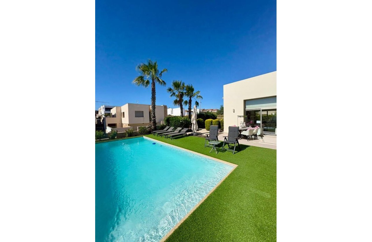 Resale - Villa -
Benijofar - Costa Blanca