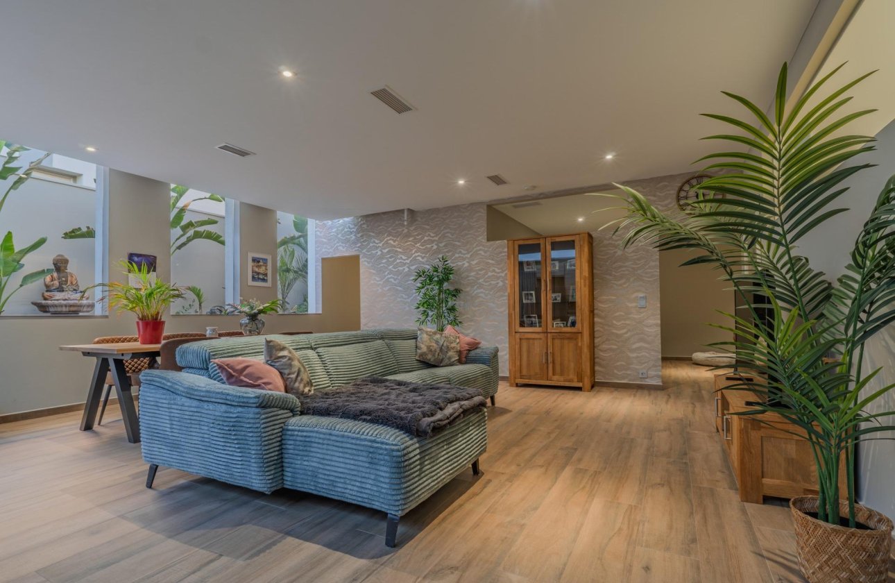 Resale - Villa -
Benijofar - Costa Blanca
