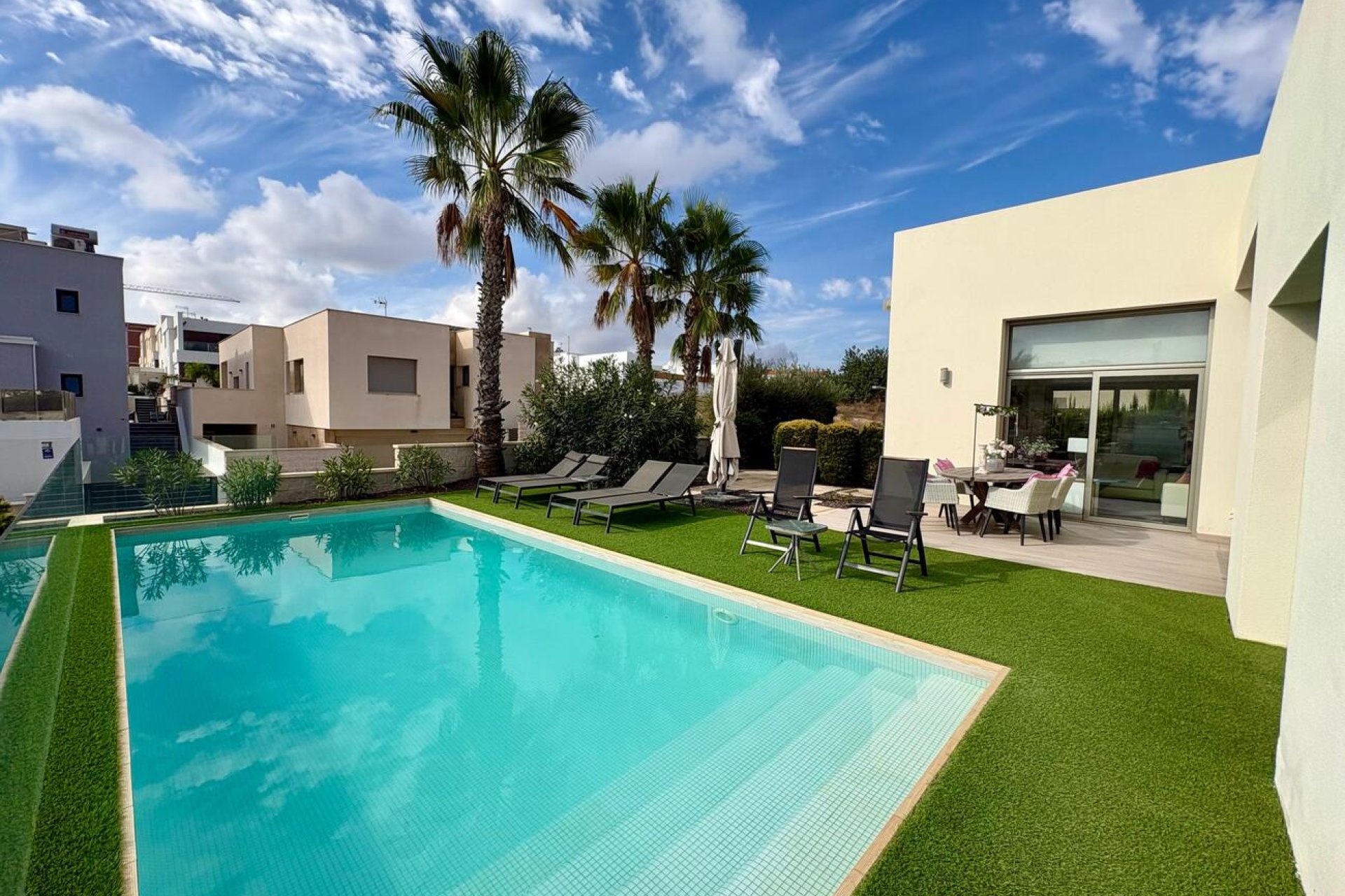 Resale - Villa -
Benijofar - Costa Blanca