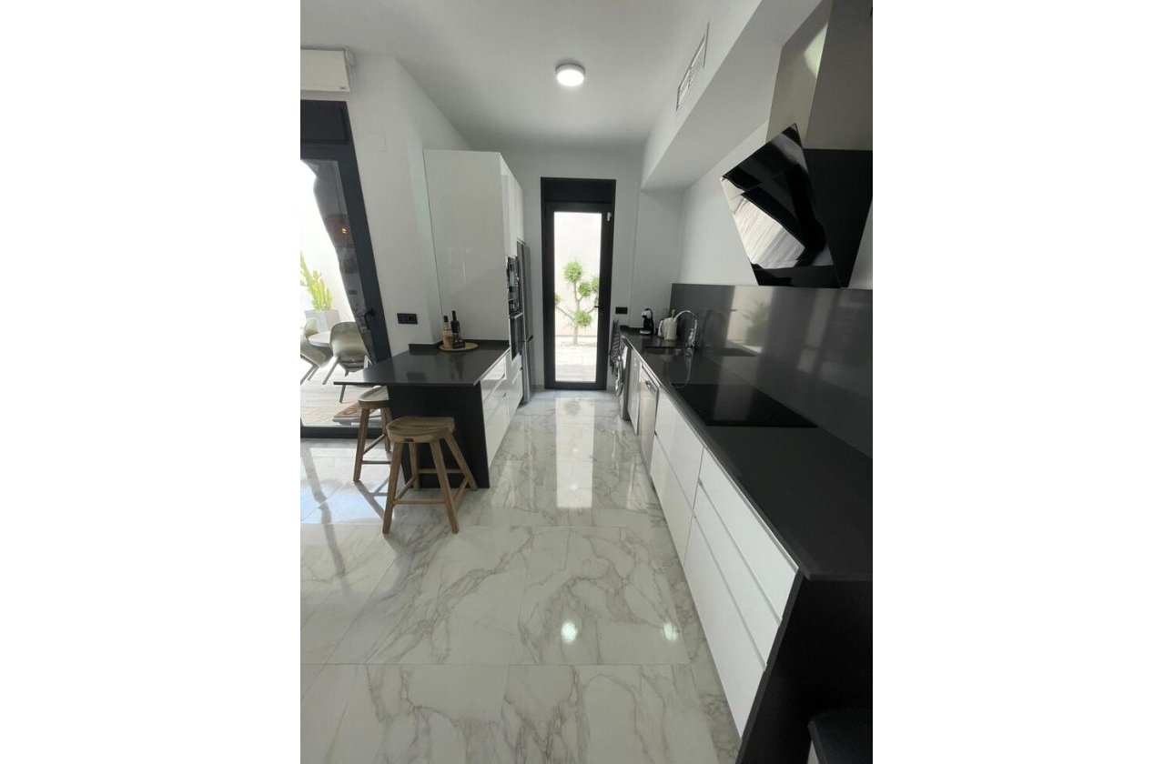 Resale - Villa -
Benijofar