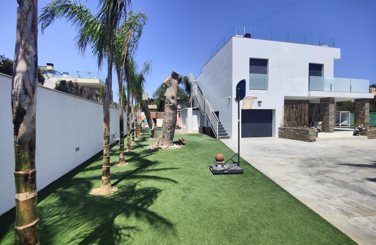 Resale - Villa -
Cabo Roig - Costa Blanca