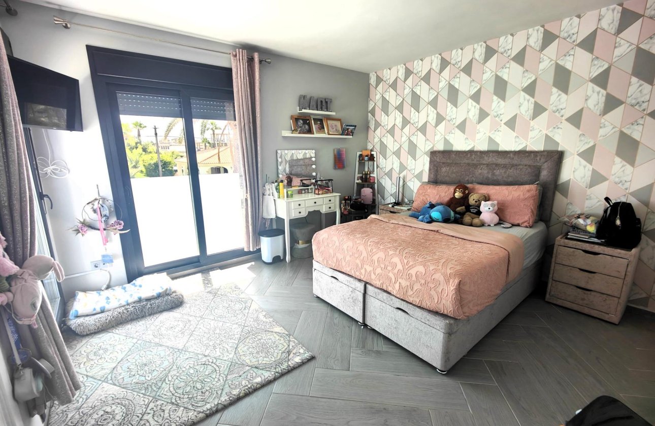 Resale - Villa -
Cabo Roig - Costa Blanca