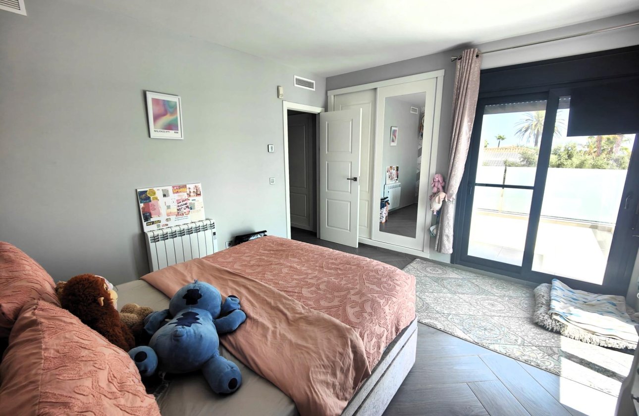 Resale - Villa -
Cabo Roig - Costa Blanca