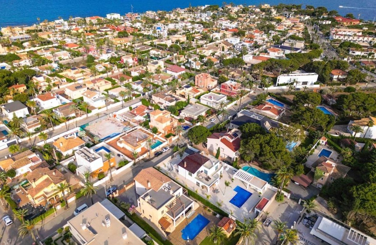 Resale - Villa -
Cabo Roig - Costa Blanca