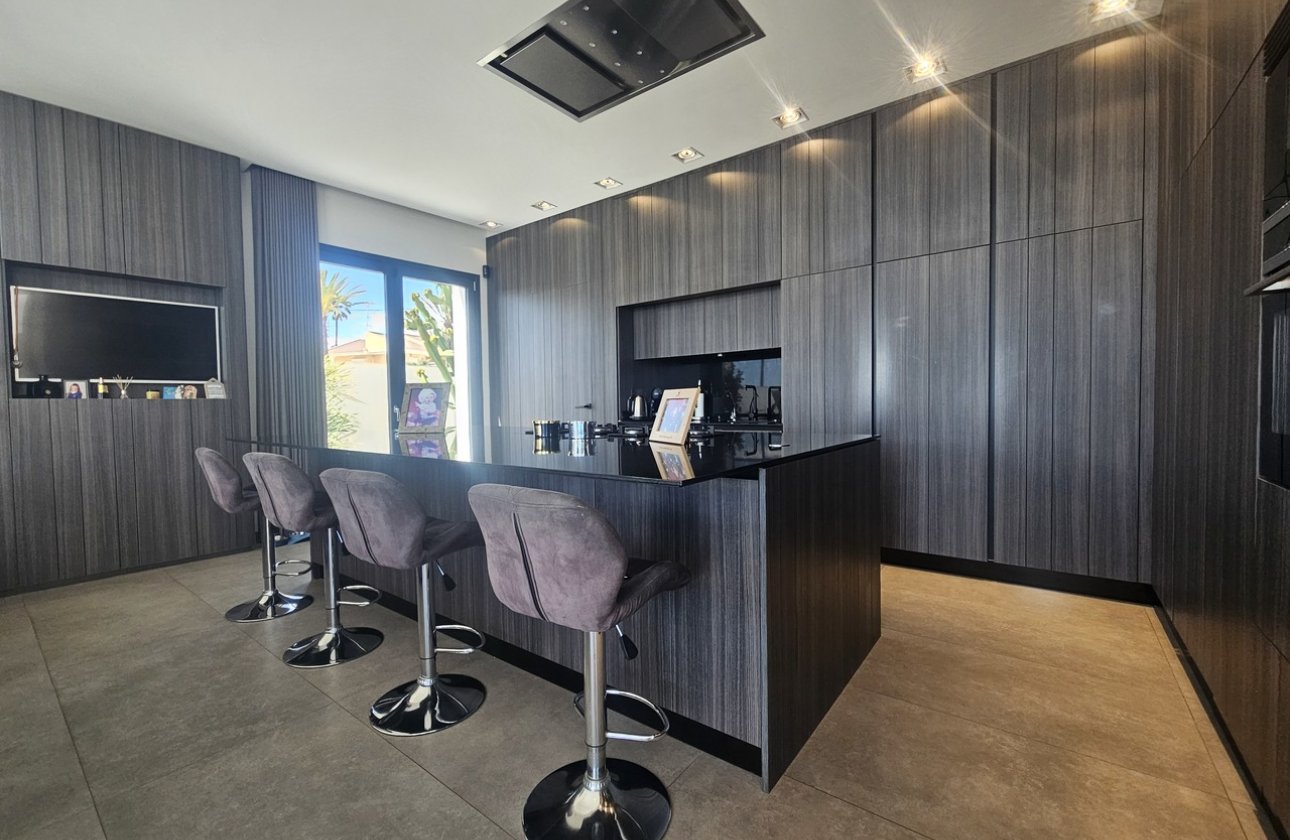 Resale - Villa -
Cabo Roig - Costa Blanca