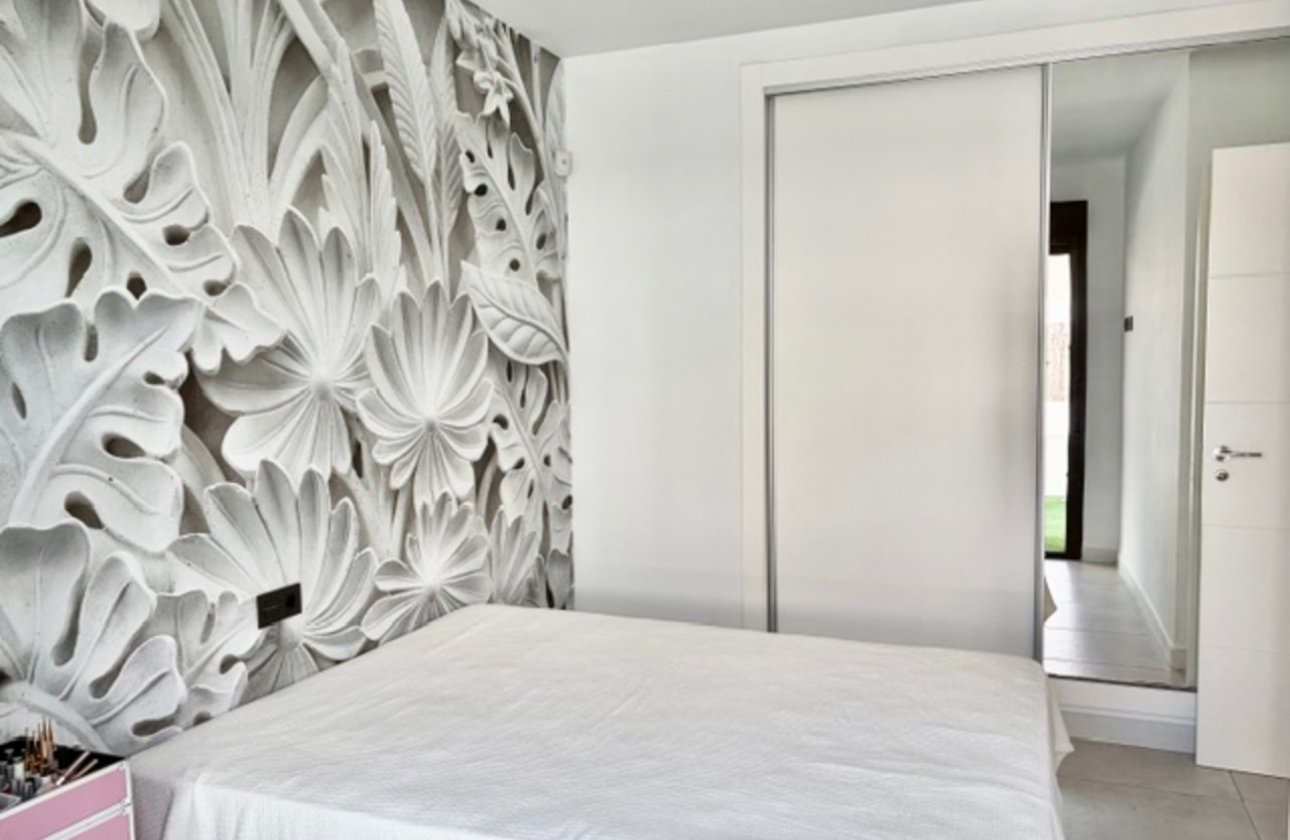 Resale - Villa -
Cabo Roig - Costa Blanca