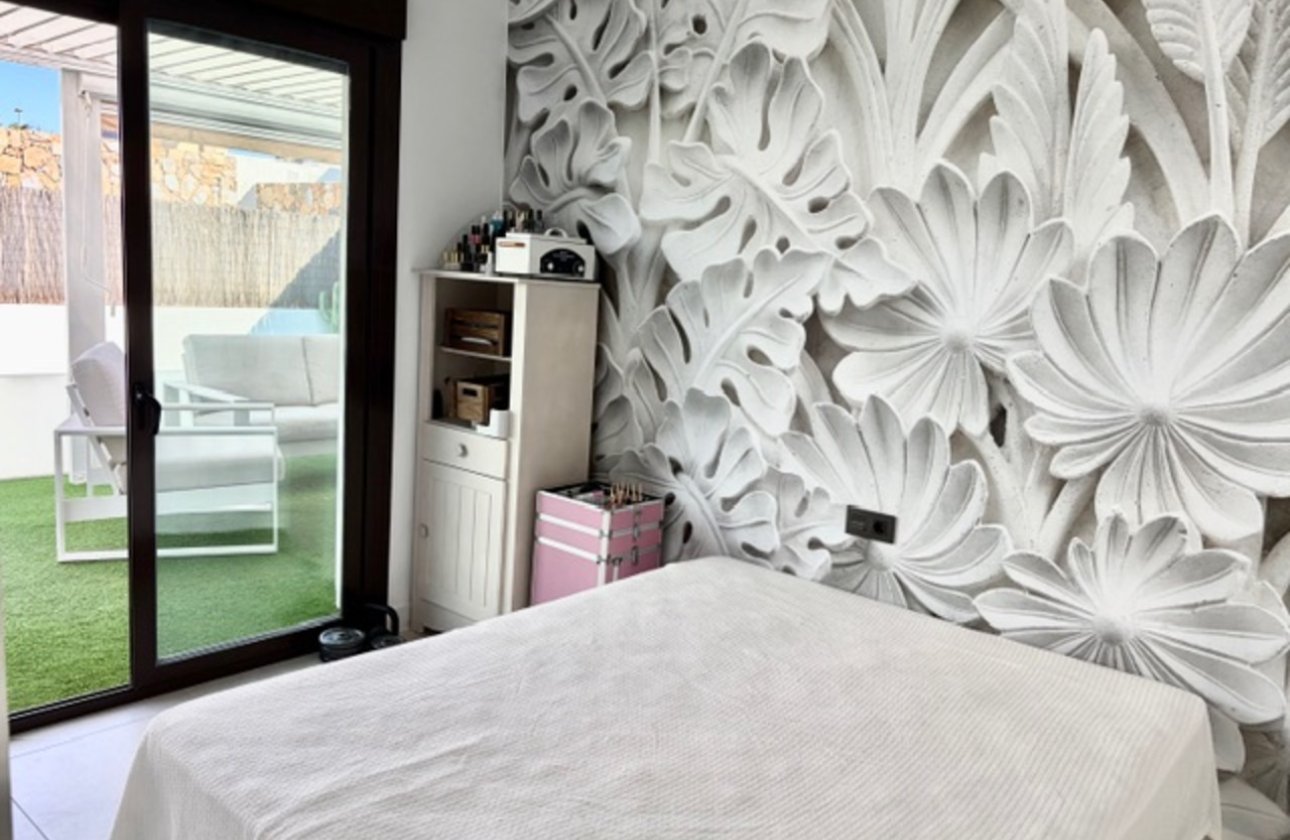 Resale - Villa -
Cabo Roig - Costa Blanca