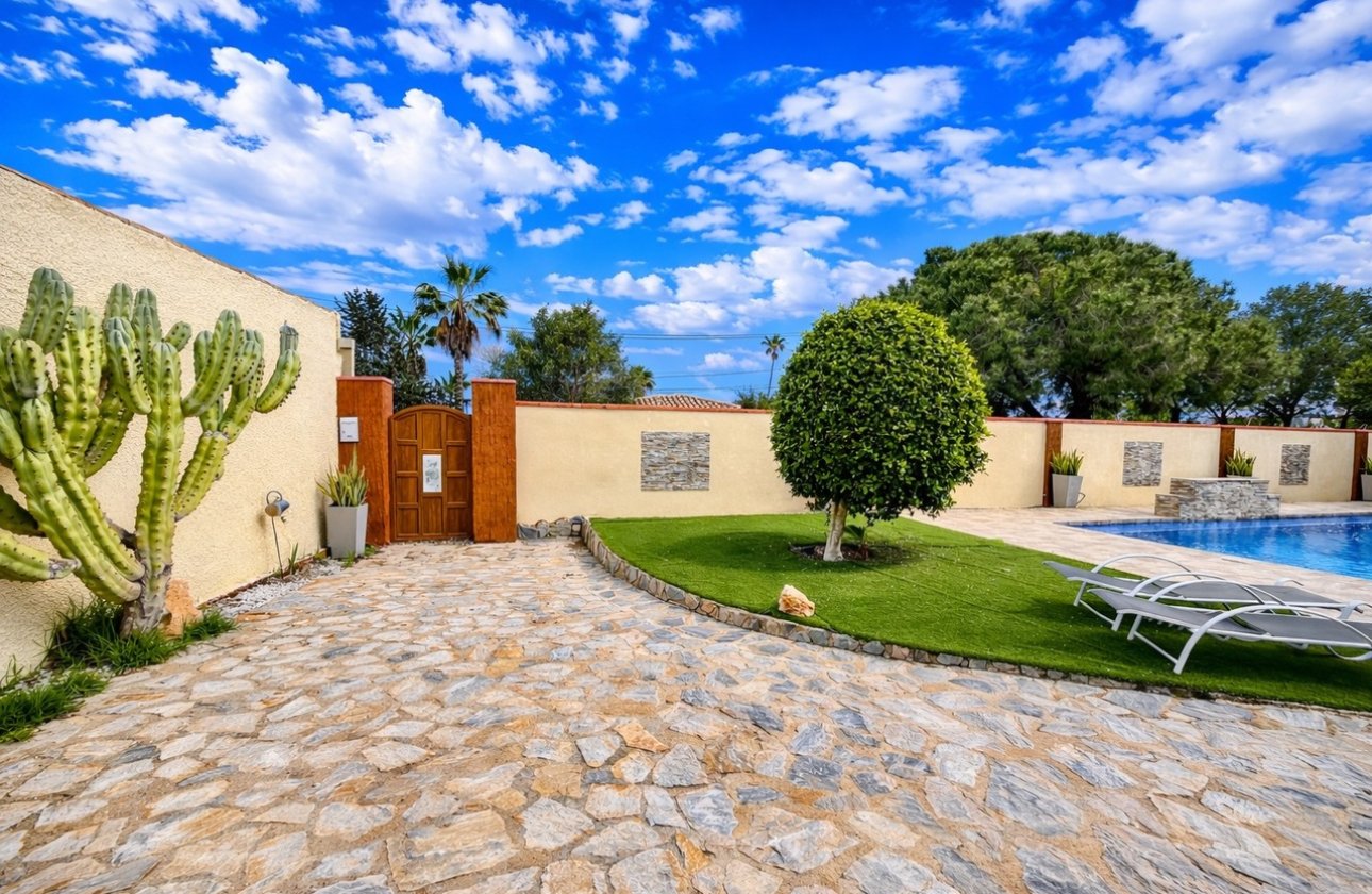 Resale - Villa -
Cabo Roig - Costa Blanca