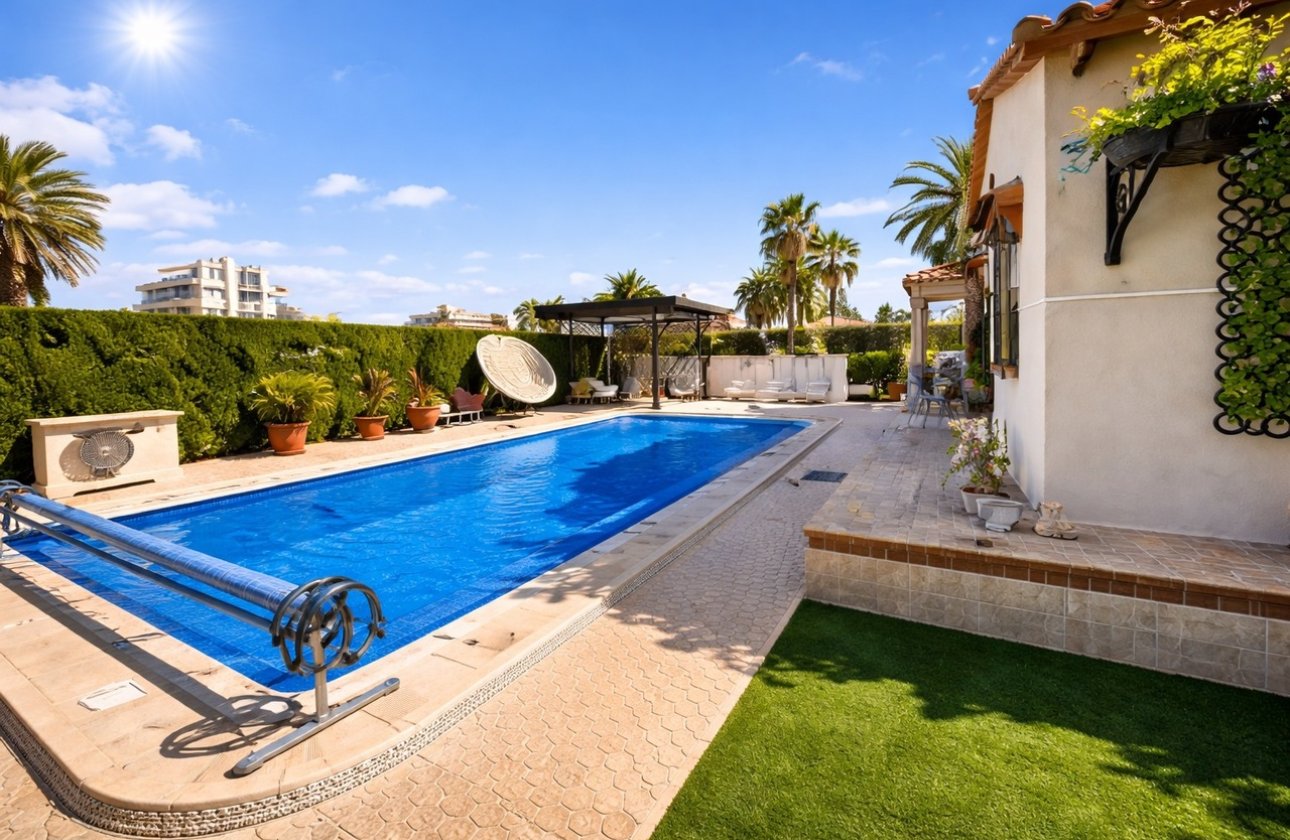 Resale - Villa -
Cabo Roig - Costa Blanca