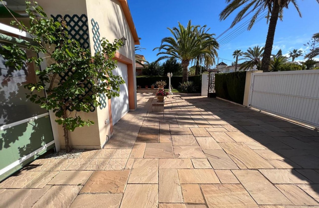 Resale - Villa -
Cabo Roig - Costa Blanca
