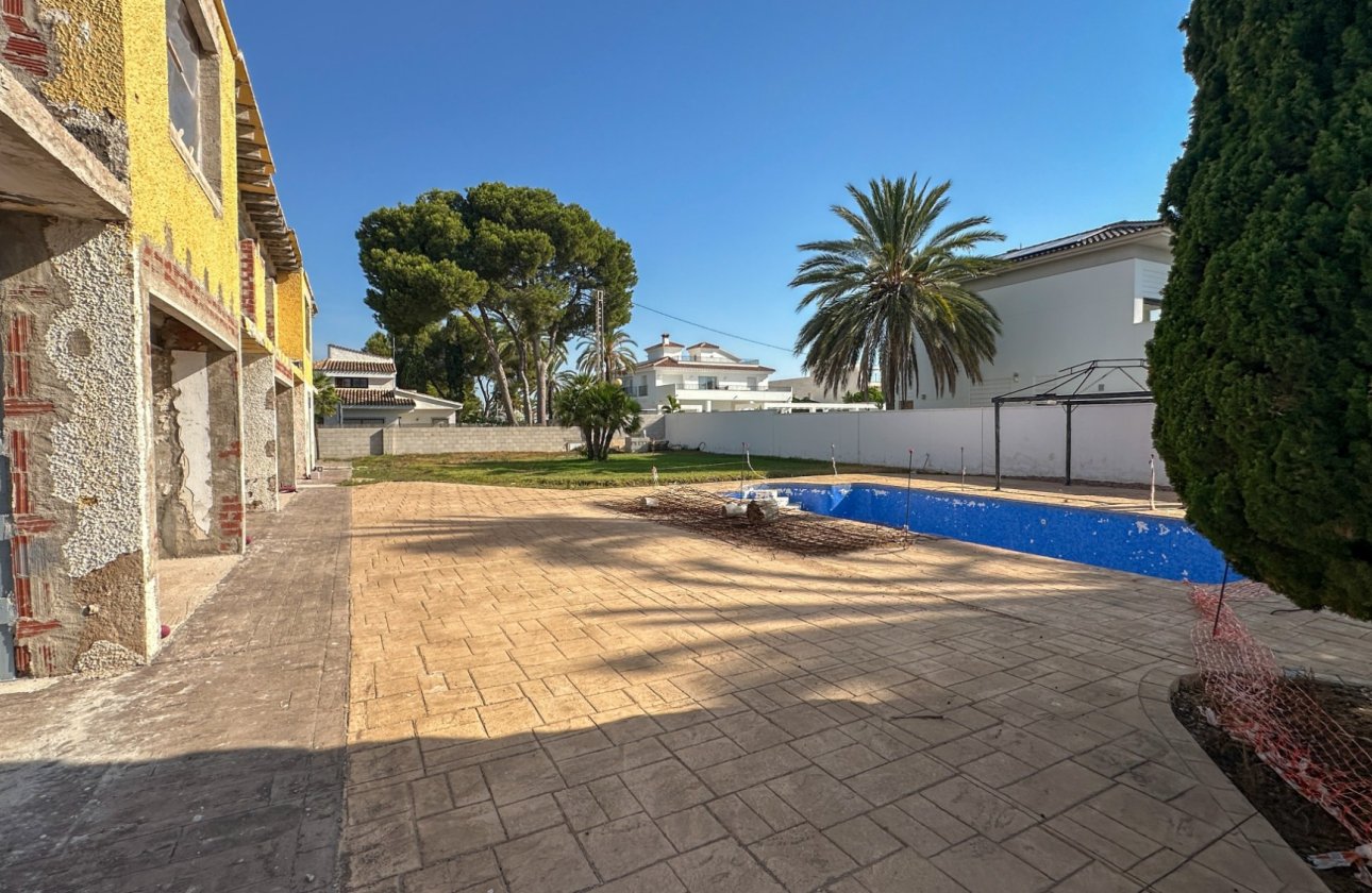 Resale - Villa -
Cabo Roig - Costa Blanca