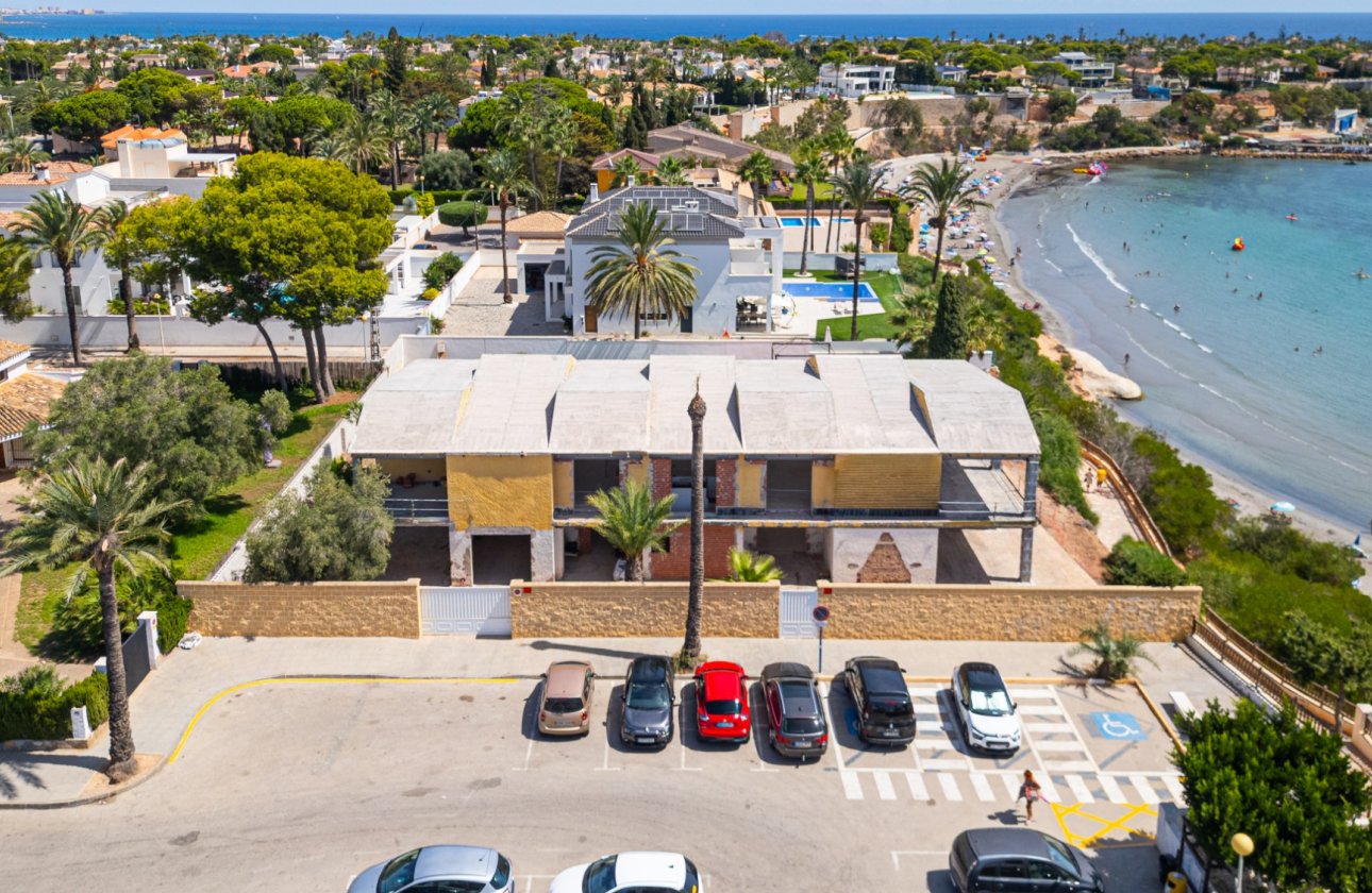 Resale - Villa -
Cabo Roig - Costa Blanca