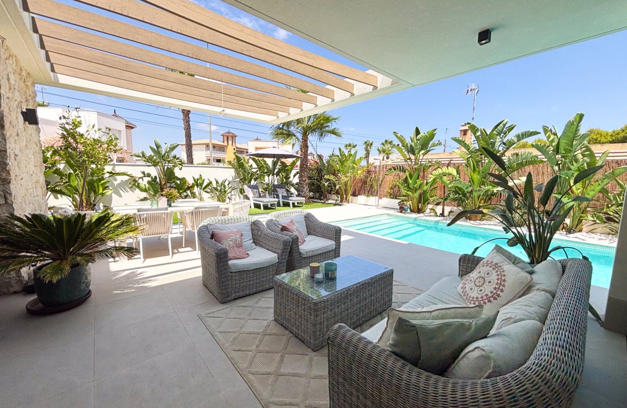 Resale - Villa -
Cabo Roig - Costa Blanca