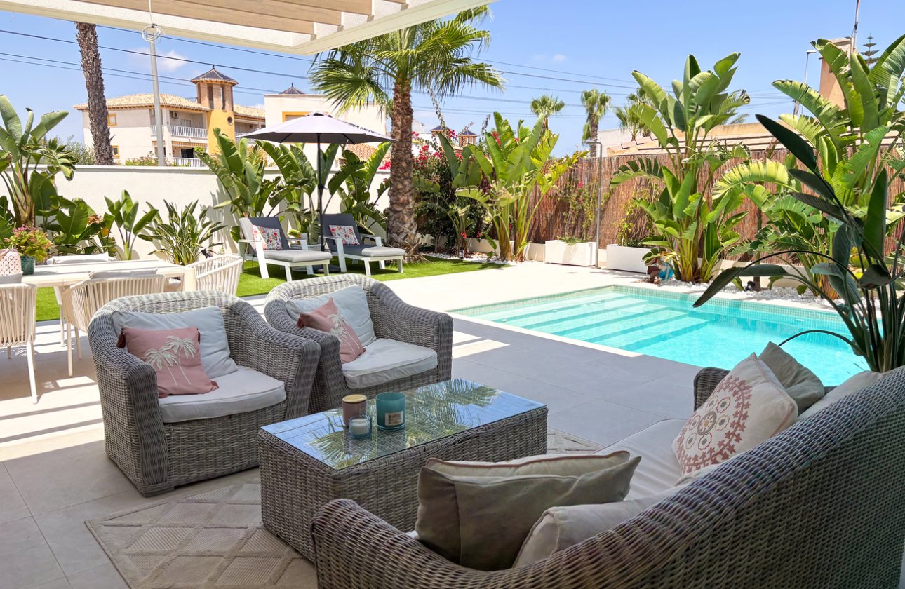 Resale - Villa -
Cabo Roig - Costa Blanca