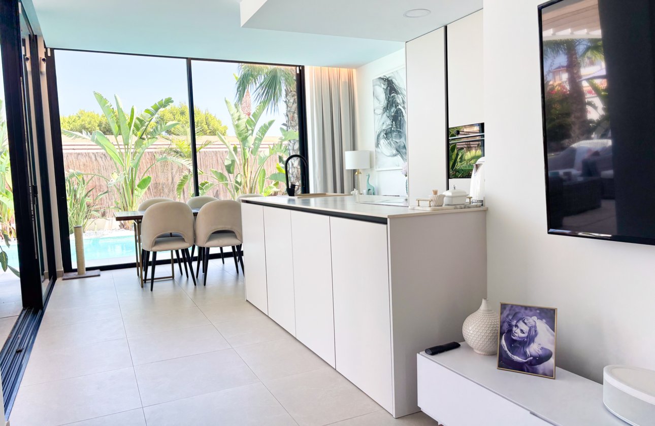 Resale - Villa -
Cabo Roig - Costa Blanca