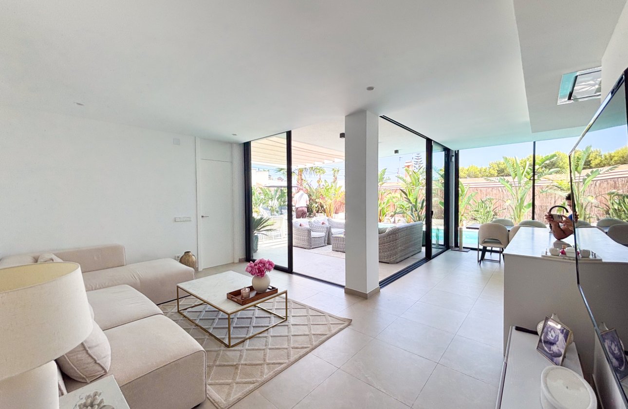 Resale - Villa -
Cabo Roig - Costa Blanca