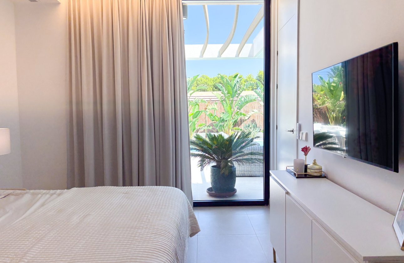 Resale - Villa -
Cabo Roig - Costa Blanca