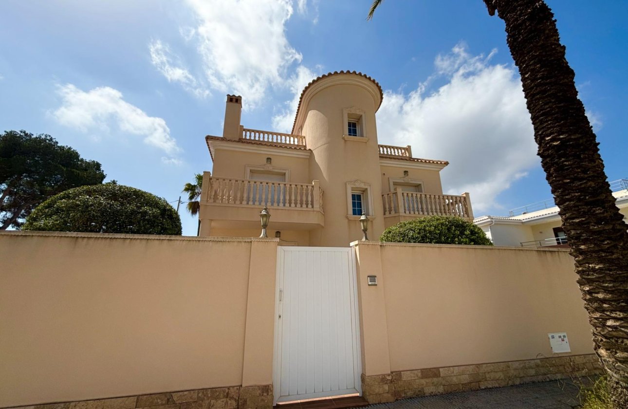 Resale - Villa -
Cabo Roig - Costa Blanca