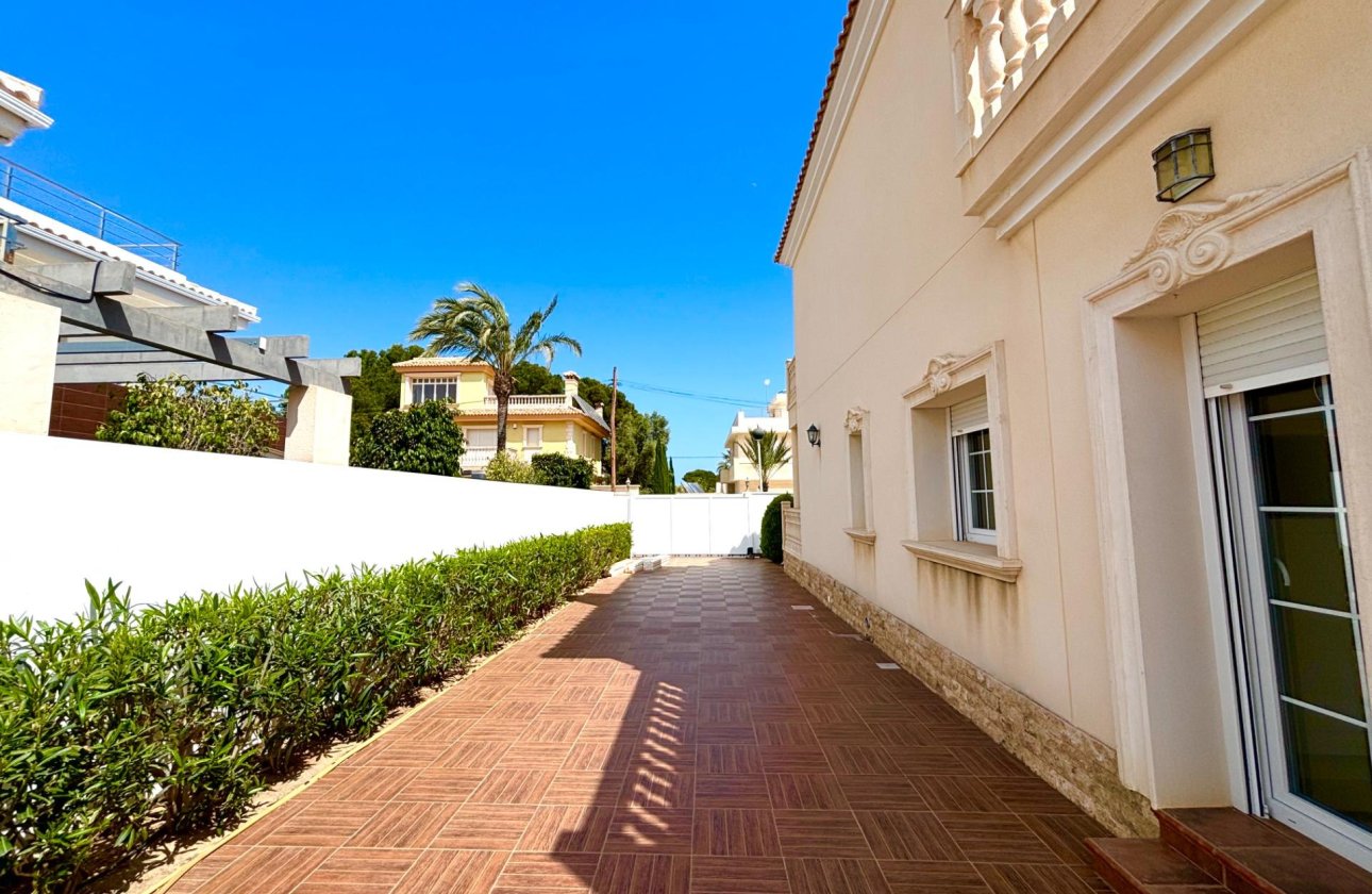 Resale - Villa -
Cabo Roig - Costa Blanca