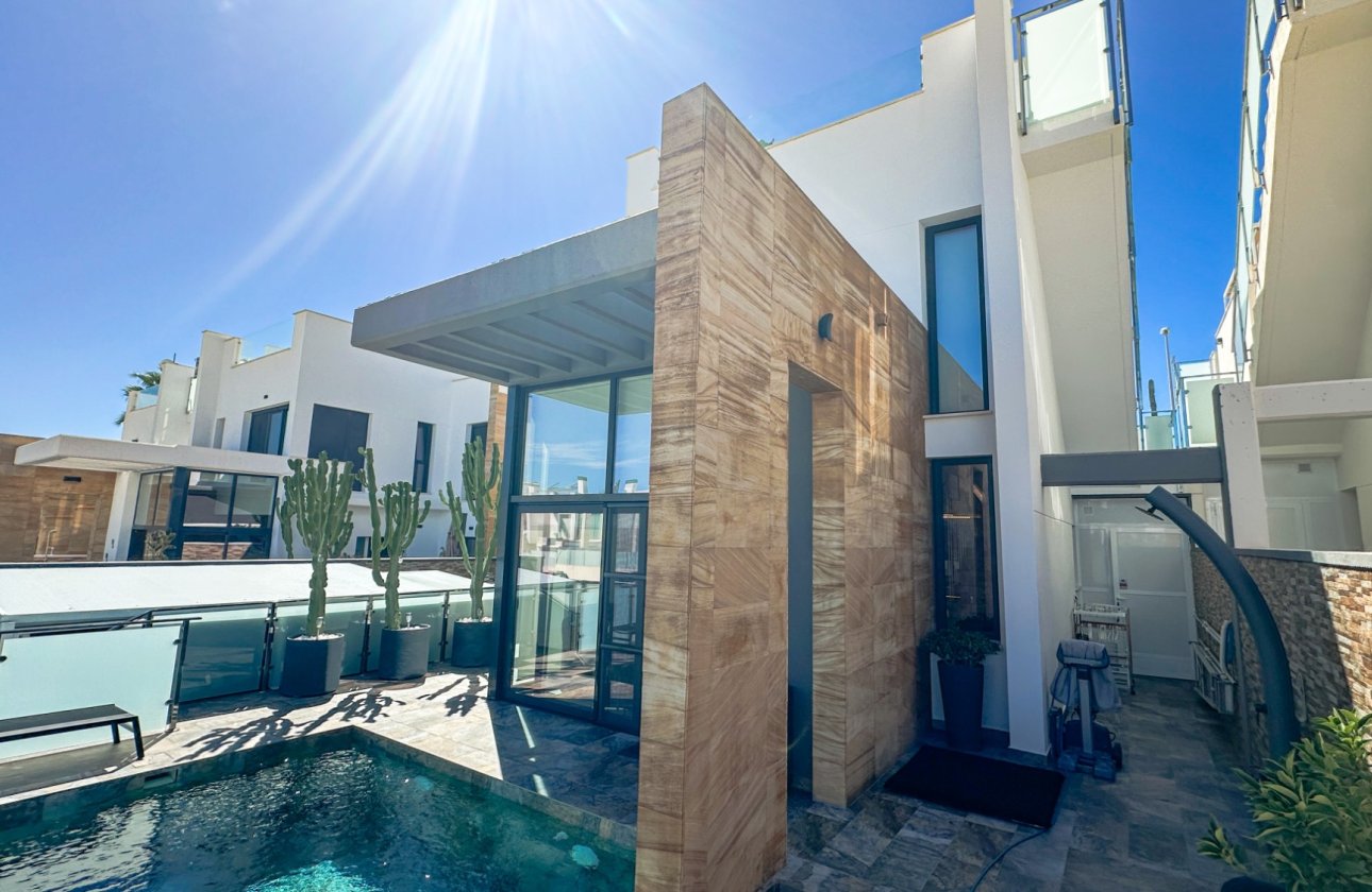 Resale - Villa -
Cabo Roig - Costa Blanca
