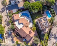 Resale - Villa -
Cabo Roig - Muy Cerca De La Playa