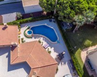 Resale - Villa -
Cabo Roig - Muy Cerca De La Playa