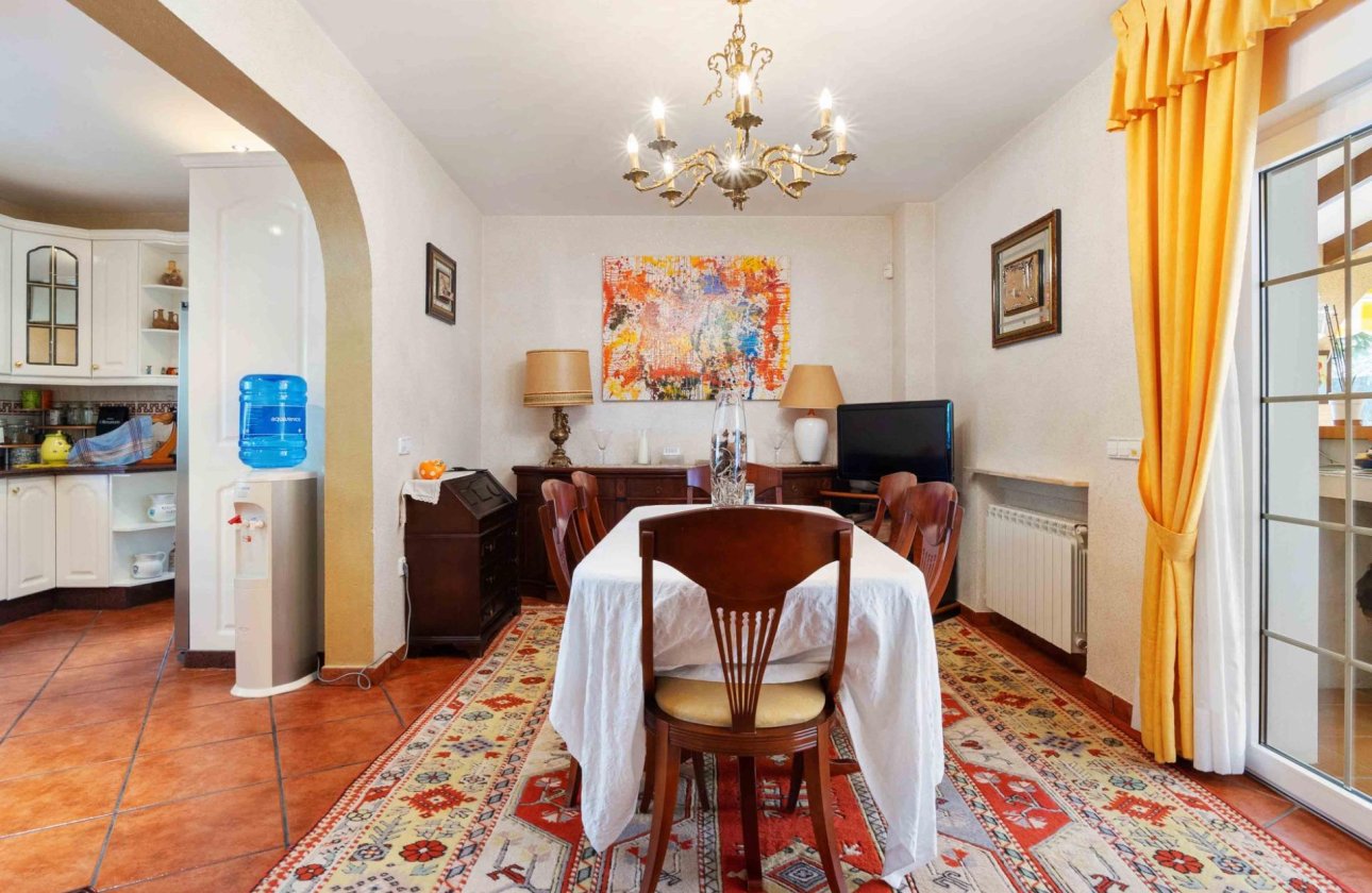 Resale - Villa -
Cabo Roig - Muy Cerca De La Playa