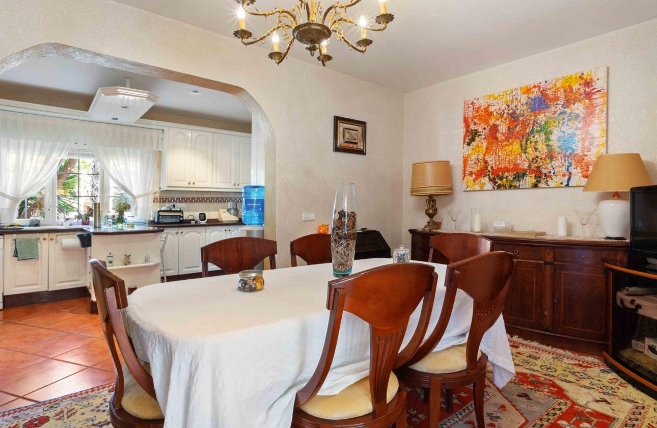 Resale - Villa -
Cabo Roig - Muy Cerca De La Playa