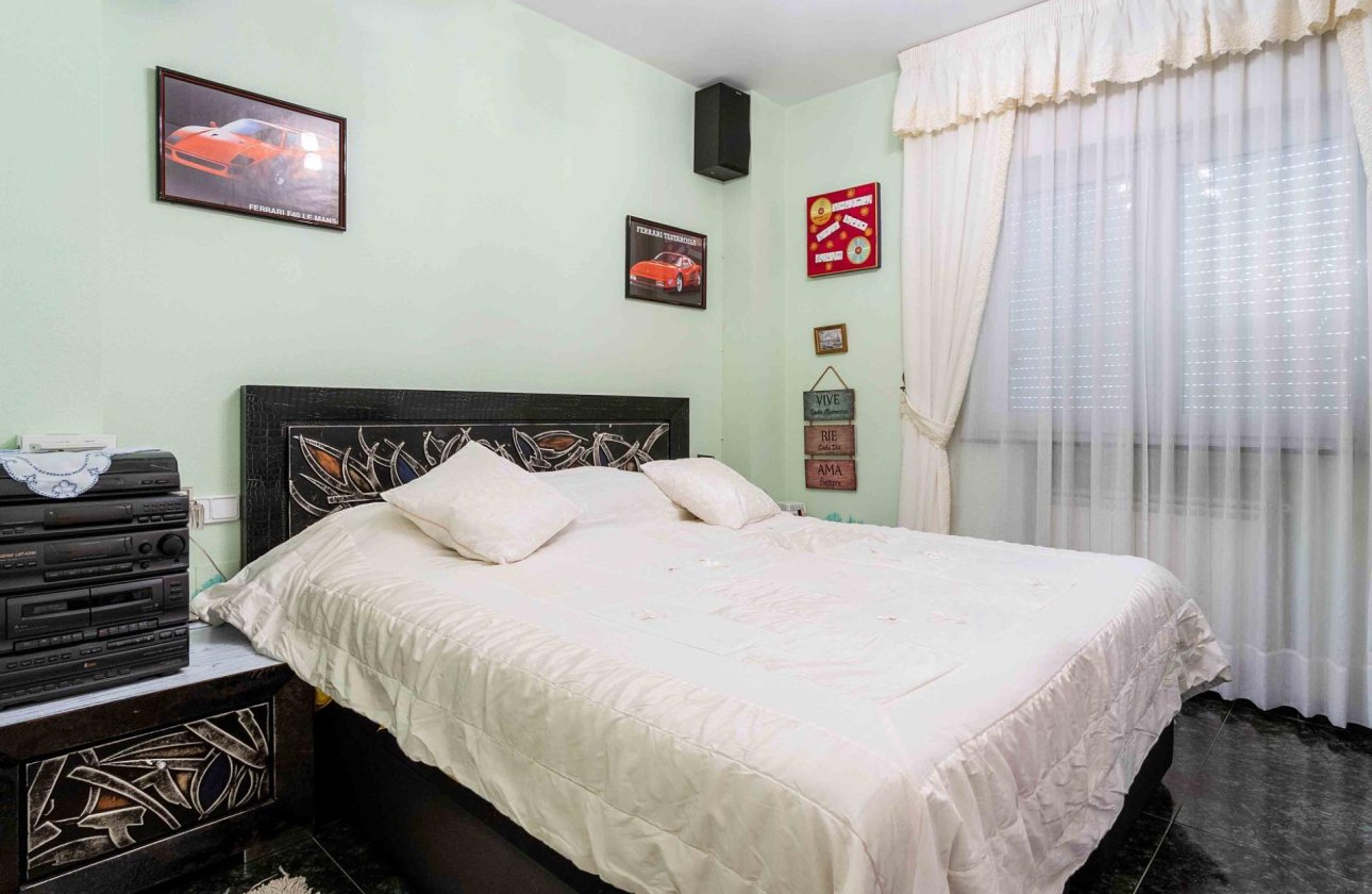 Resale - Villa -
Cabo Roig - Muy Cerca De La Playa