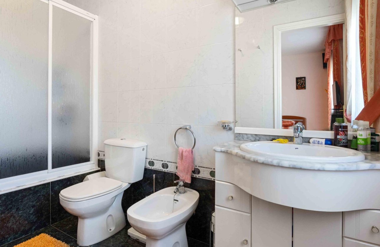 Resale - Villa -
Cabo Roig - Muy Cerca De La Playa