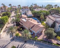 Resale - Villa -
Cabo Roig - Muy Cerca De La Playa