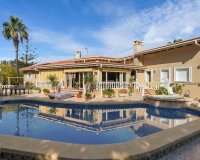 Resale - Villa -
Cabo Roig - Muy Cerca De La Playa