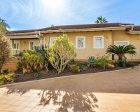 Resale - Villa -
Cabo Roig - Muy Cerca De La Playa