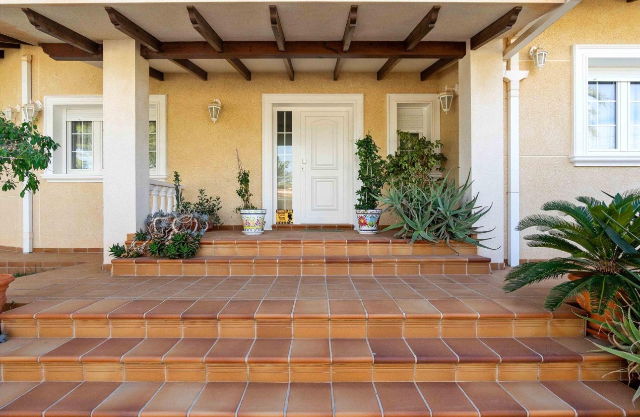 Resale - Villa -
Cabo Roig - Muy Cerca De La Playa