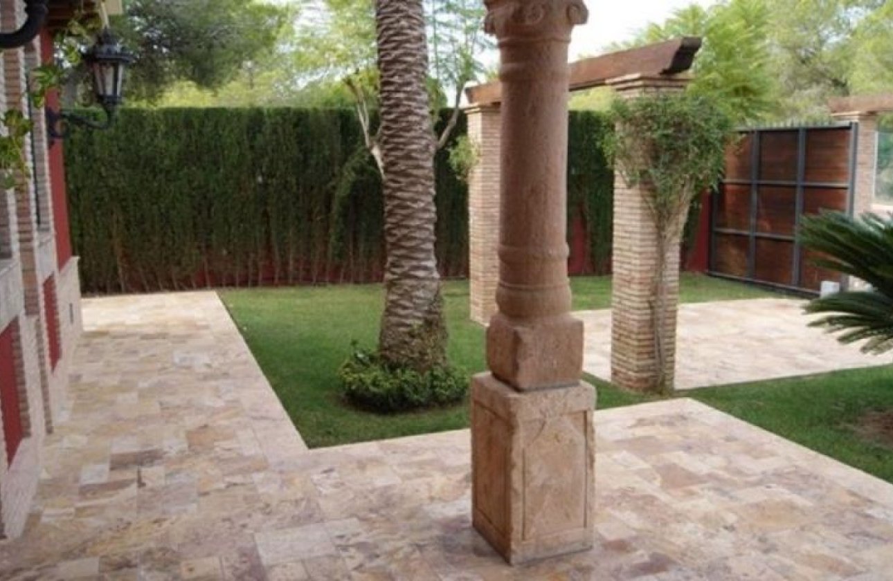 Resale - Villa -
Campoamor - Costa Blanca